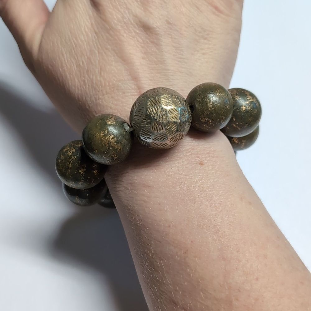 348 Chunky Green and Gold Beaded Bracelet‎